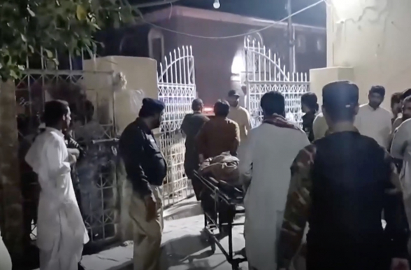 В теракте в Пакистане погибли 15 человек